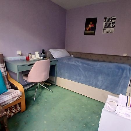 Cosy Single Room Only For Ladies In Tower Bridge Londres Extérieur photo